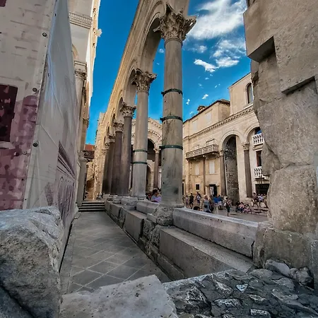 Stella- Near Center And Bacvice Apartman Split