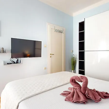 Stella- Near Center And Bacvice * سبليت