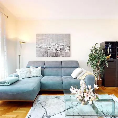 Stella- Near Center And Bacvice شقة *