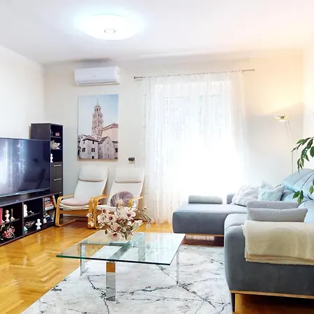 Stella- Near Center And Bacvice شقة سبليت