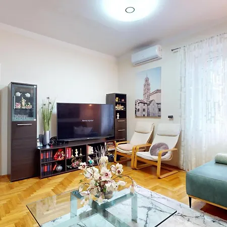 Stella- Near Center And Bacvice