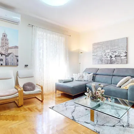 Stella- Near Center And Bacvice شقة *